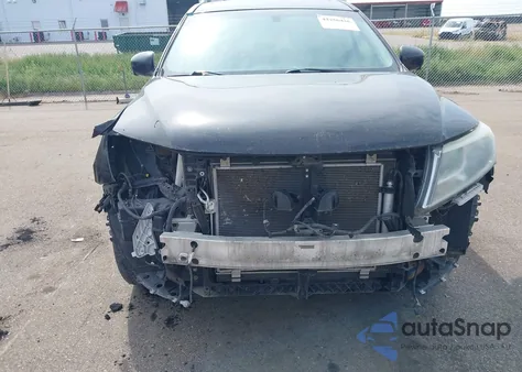 2015 Nissan Pathfinder Platinum/S/Sl/Sv z USA, uszkodzony, nr VIN 5N1AR2MM0FC689639